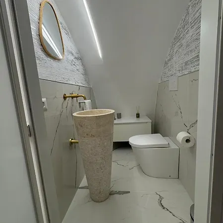 Luxury 23 06 מלון אהבה